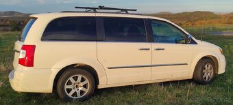 Chrysler Town Country 3,6 Penta DVD 2011 - 8