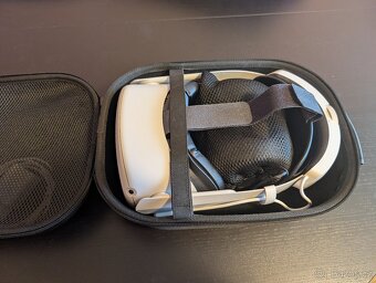 Meta Quest 2 128GB + Battery Strap + Face Interface + Case - 8
