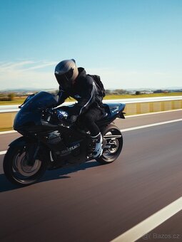 Suzuki GSXR 600 - 8