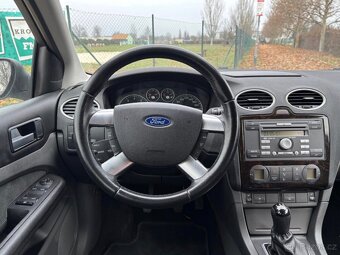 FORD FOCUS 2.0 107 KW GHIA - BENZÍN - 8