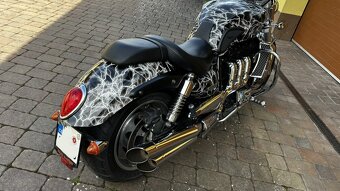 Triumph Rocket III Classic - 8