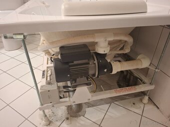 Prodám masážní vanu whirlpool Ravak - 8