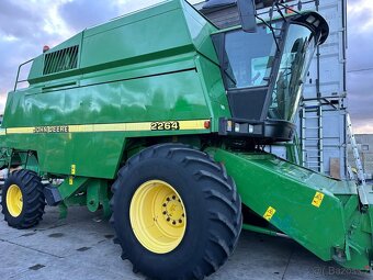 Sklízecí mlátička John Deere 2264, 6m žací lišta + řepkový s - 8