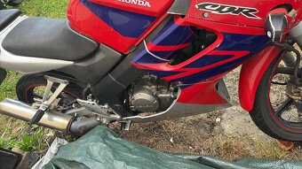 Honda CBR 125R - 8
