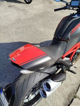 Ducati Diavel Carbon Red, ČR, DESMO, NAVIGACE, LADĚNÝ VÝFUK - 8