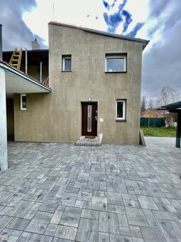 Rodinný patrový dům se zahradou, garáží a vinným sklípkem - 8