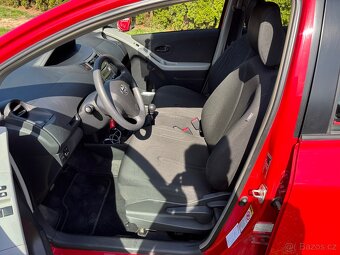 Toyota yaris 1.3 - 8