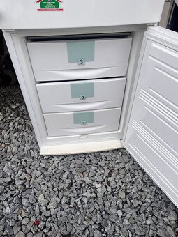 Lednice kombinovaná s mrazákem- LIEBHERR - 8