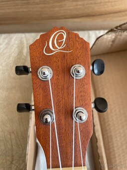 Ukulele Ortega - 8