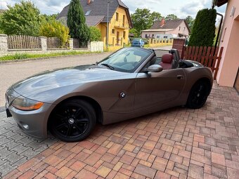 BMW Z4 2.5i (141kw) manuál, dovoz DE, červená kůže - 8