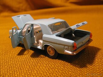 MODEL TAXI VOLGA GAZ 24 kovový model 1:43 SSSR - 8