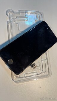 Displej na iPhone SE 6 - 8