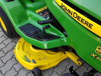 John Deere X 300 R - 8