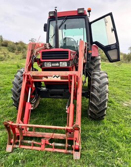 Traktor Case s čelním nakladačem - 8