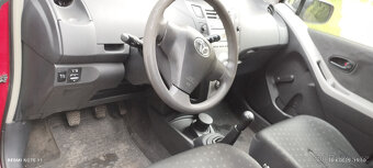 Toyota Yaris 1.0 - 8