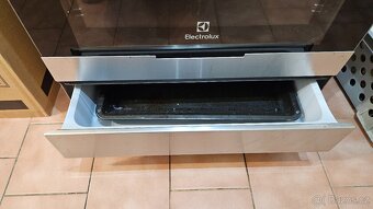 Sklokeramický sporák Electrolux 60cm šířka - 8