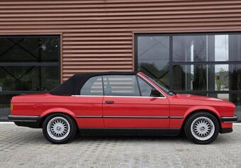 BMW 3-série Cabrio 320i (E30) z roku 1990 - 8