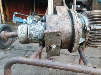 Motor 380V s převodovkou - 8