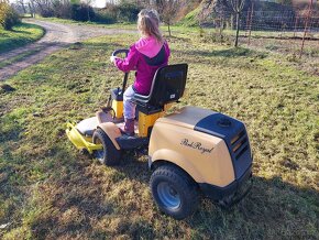 Prodám zahradní traktor Stiga Park Royal (r. v. 2000) po kom - 8