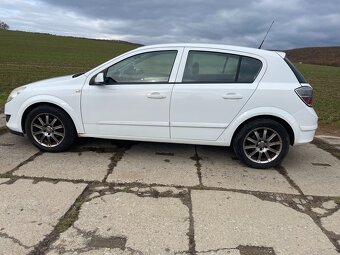 Opel Astra 1,7 CDTi 74kW, rok 2008 - 8