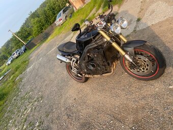 Triumph speed triple 1050 - 8