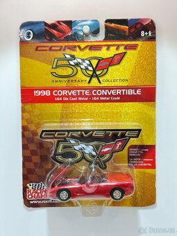 Modely 1:64 Racing Champions - 8