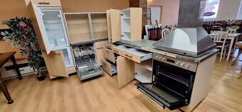 Rohová kuchyňská linka se spotřebiči - 8