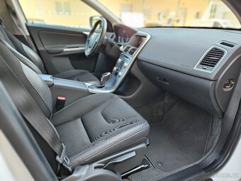 Volvo XC60 D4 140 kW AWD Momentum XENON TAŽNÉ 2017 - 8