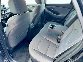 Hyundai i30 Fastback 1.5T-GDI 117KW MHEV DCT ZÁRUKA - 8