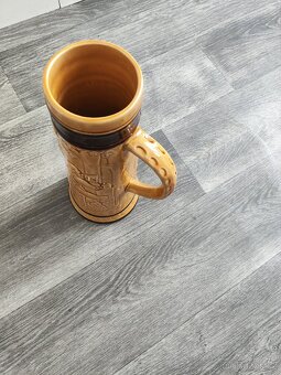 🍺 Krásný starý pivní korbel s motivem hospody a kuželek - 8