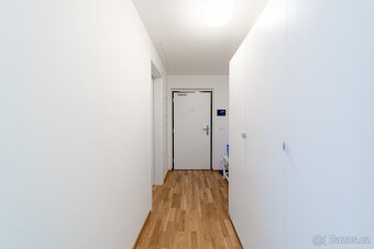 Кімната з пропискою для пари або 2 дівчат — Vysočany - 8