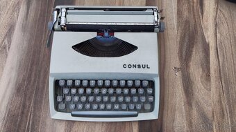Prodám psací stroj Consul - 8