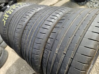 225/40R18 - 8