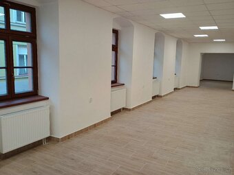 Pronájem obchodní nebytové prostory Netolice, Mírové náměstí - 8