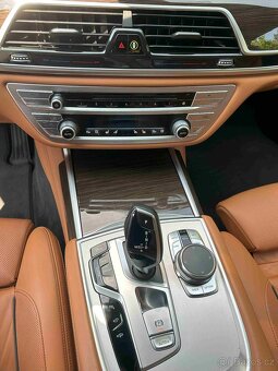 BMW 740d Xdrive 7L - 8