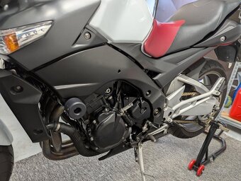 Suzuki GSR 600 - 8
