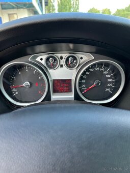 Ford Focus 1.6 - 8