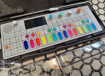 Teenage Engineering OP-1 - 8