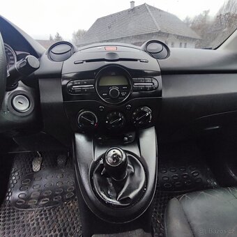 Mazda 2 benzín rok 2011 - 8