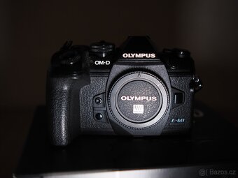Olympus OM-D E-M1 III a M.Zuiko 12-40mm f 2,8 - 8