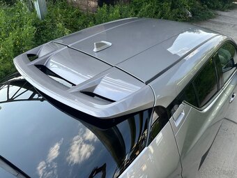Toyota C-HR Hybrid 1.8 e-CVT, r. 2019 – perfektní stav, spol - 8