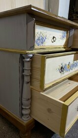 Komoda - 8