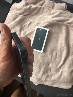 iPhone 13 - 8