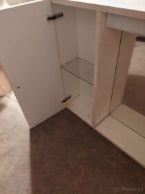 umyvadla,dva válečky na malování, zrcadlová skříňka - 8