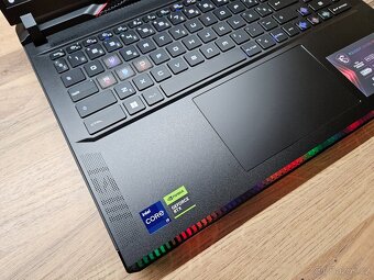 16" 240HZ 2K_MSI RAIDER GE68HX_i9-14900HX_32GB_RTX 4060 8GB - 8