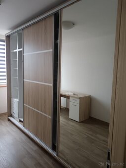Prodáme vestavěnouskříň - 8