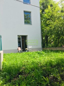 Světlý byt 1+kk se zahradou a parkovacím stáním - 8