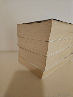 Elena Ferrante Geniální přítelkyně 1-4 - 8