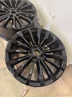 Hlinikova kola superb 3 trinity r19 5x112 černé - 8