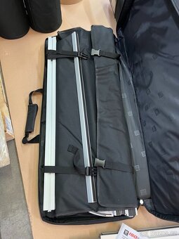 Flexibilní výstavní systém - stěna ISOframe® Midi Wave 14 - 8
